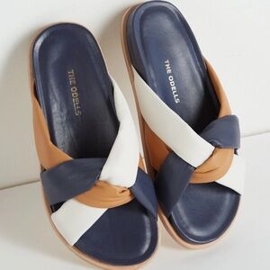 The Odell’s Puffy Knot Slide Sandals in Navy, White & Tan